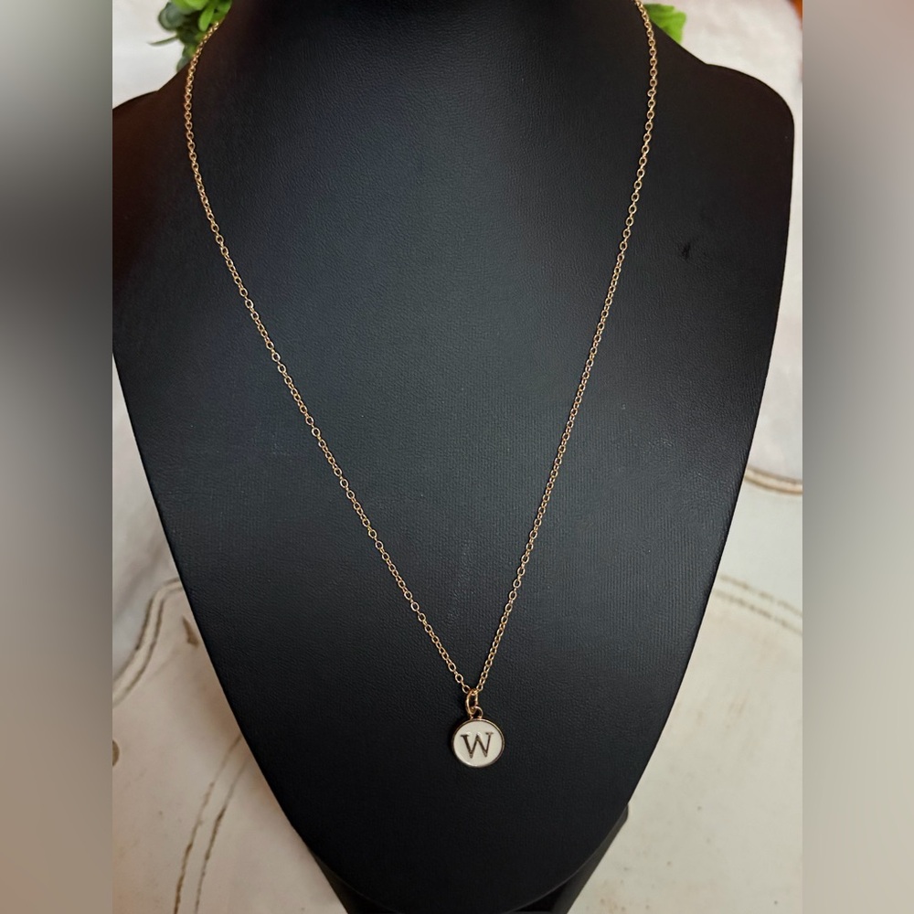 BOGO Fashion Gold Tone Initial 'W' Pendant Necklace